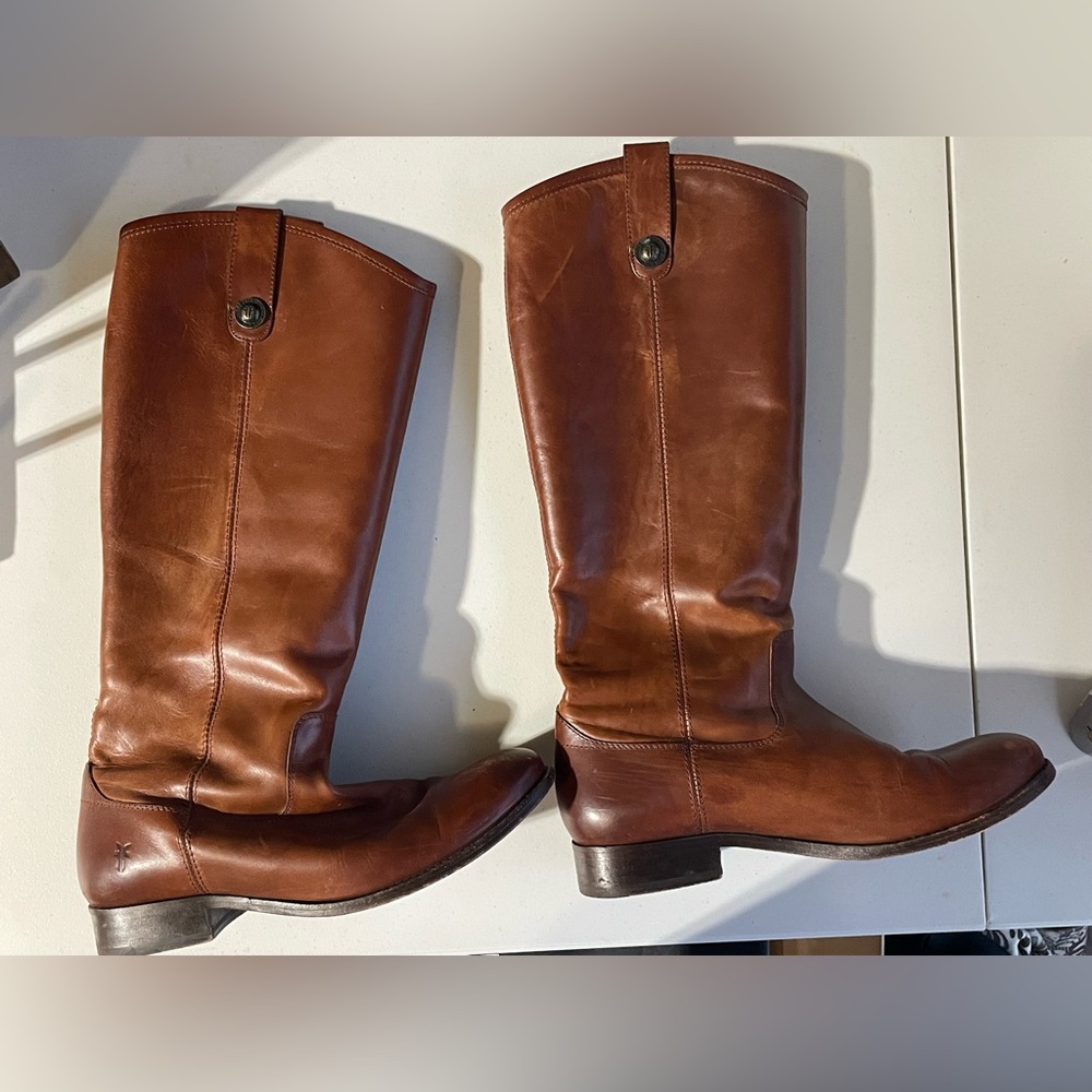 Frye Leather Interior in Tan and Brown